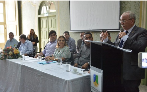 Presidente da ALESE  Luciano Bispo empossa concursados