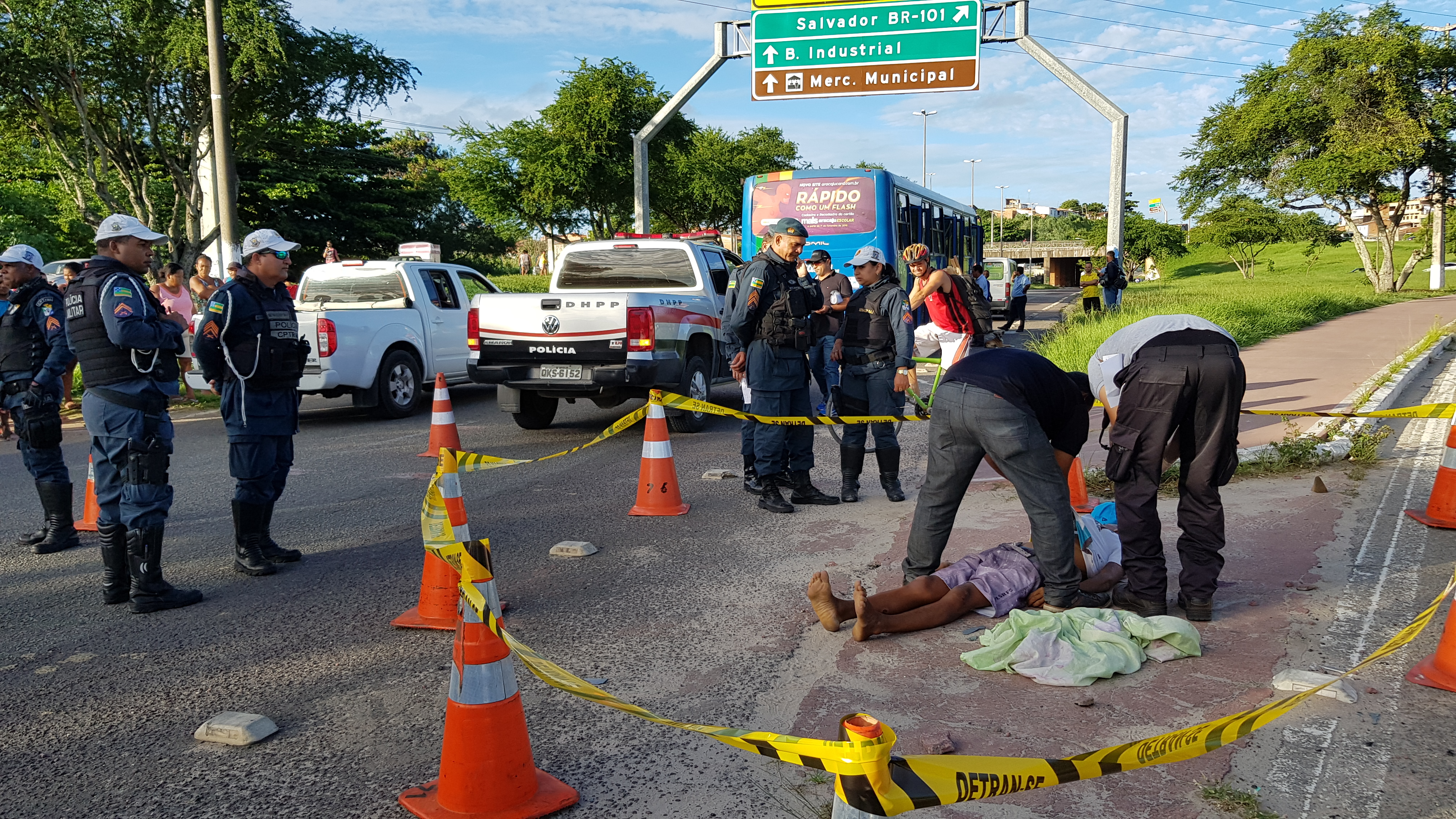 Jovem que tentou assaltar ônibus em Aracaju com um comparsa morre após  ser baleado