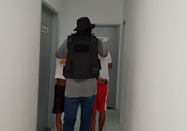 Pai e filho são detidos pelo DENARC de Sergipe suspeitos de traficar drogas e manter laboratório no Fernando Collor