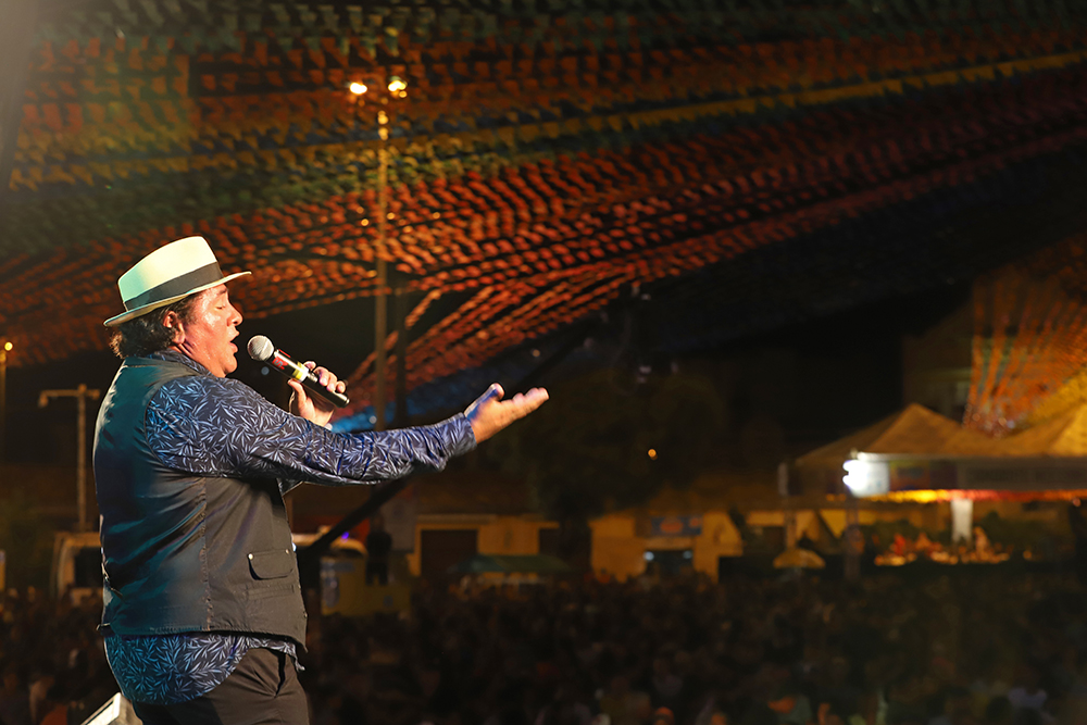 Multidão lota a 1ª noite do Forró Caju e a programação da 2ª noite, promete.