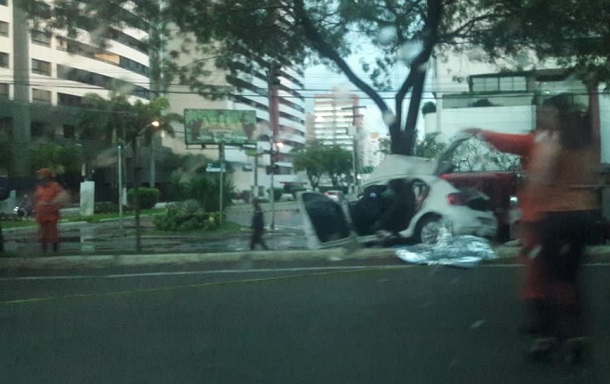 Uma pessoa morre e duas ficam feridas na Avenida Beira Mar em Aracaju