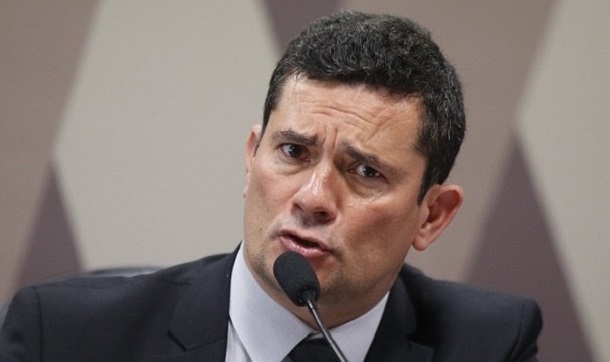 Viagem de Ministro Sérgio Mouro é duramente criticada por Deputados.