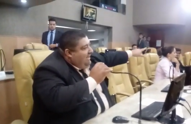 Vereador Cabo Didi cobra tratamento igualitário na Câmara