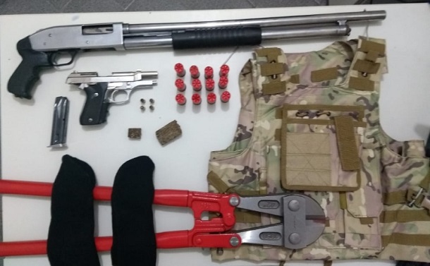 Foragido da justiça é preso em Aracaju com armas e colete balístico