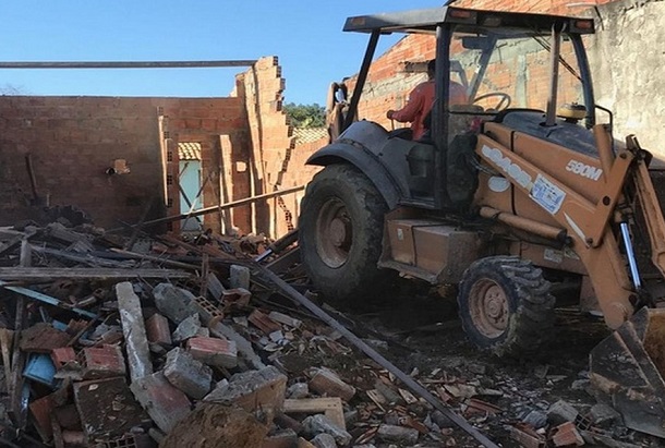 Ação da SPU demoli casas no Jardim Centenário em Aracaju