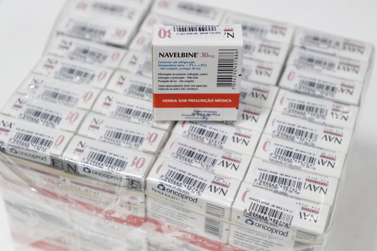 Farmácia do Huse recebe novo estoque do medicamento Navelbine 30mg, utilizado para o câncer de mama
