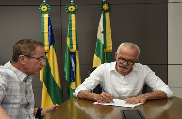 Prefeito sanciona lei da estrutura organizacional e do concurso público da Câmara de Aracaju