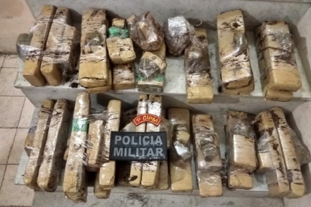 Mulher é presa com apreendem cerca de 27kg de maconha de ônibus