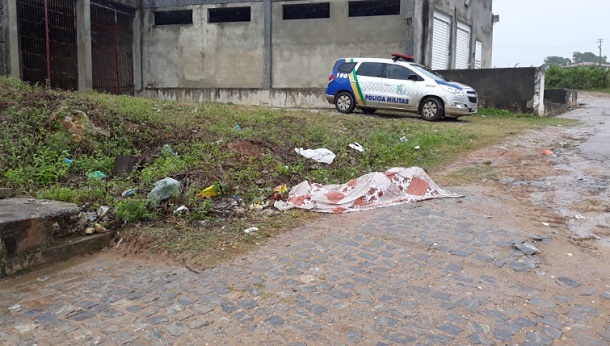 Homem é assassinado à tiros no Conjunto Parque dos Faróis em Socorro