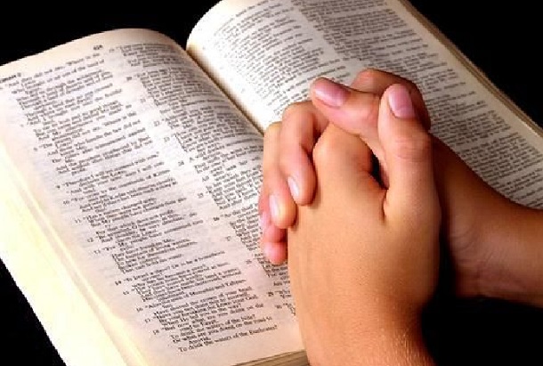 No temor do Senhor há firme confiança e ele será um refúgio para seus filhos.