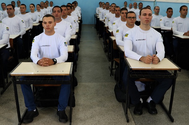 Aprovados no concurso começam cursos de formação da Polícia Militar