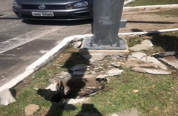 Furtos de cabos de semáforos prejudicam semáforos cidade