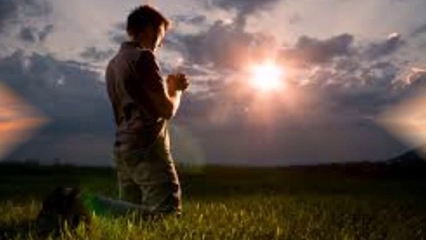 Mas o que nos confirma convosco em Cristo, e o que nos ungiu, é Deus,