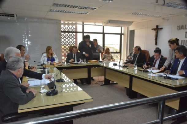 Comissão de Justiça da Alese aprova PEC que reduz férias de deputados