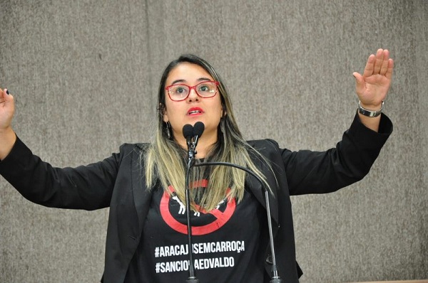 Deputada diz que prefeito mente para a população sobre cadastramento de carroceiros