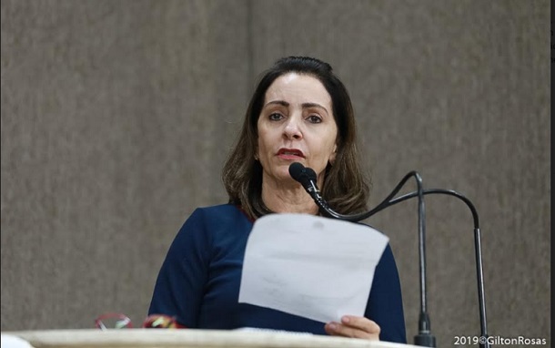 Vereadora Emilia Corrêa faz duras criticas ao prefeito de Aracaju por causa de veto do meio ambiente