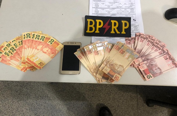 Polícia prende dois homens com R$ 1,3 mil em notas falsas no bairro Porto Dantas