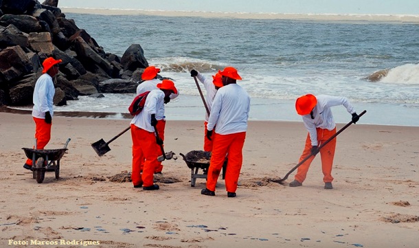Ministério Público Federal quer limpeza imediata das dez praias atingidas por mancha de óleo em Sergipe