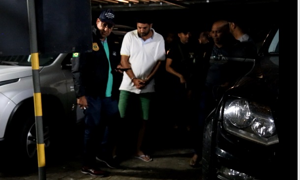 Suspeito de matar o secretário de Itabaiana chega a sede do COPE em Sergipe – ASSISTA AO VÍDEO