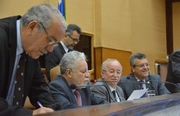 Gualberto afirma que servidor do Estado receberá 13º integral