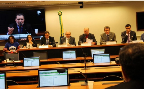 Deputado João diz que Governo Federal chega atrasado para ajudar aos atingidos pelo derramamento de óleo