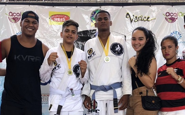 Lutadores que treinam JiuJitsu no Centro Cultural do bairro São Carlos conquistam título inédito na Copa Spirit