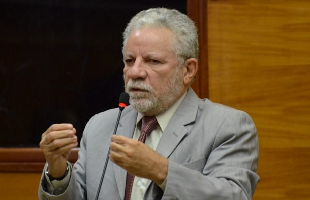 Deputado Francisco Gualberto  destaca a importância da obra de reurbanização da avenida Hermes Fontes