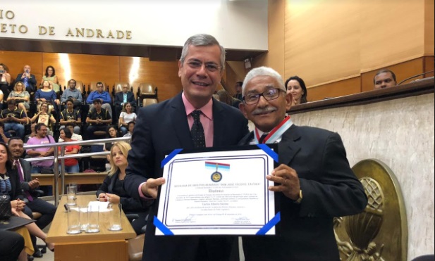 ALESE homenageia CarlosAlberto Santos pela sua luta em defesa da terra e da educação popula
