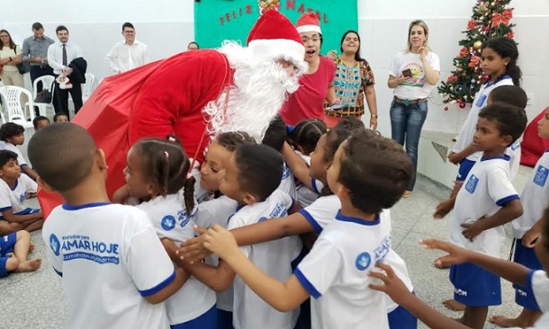 Defensores da Alegria realizam Natal Solidário para dezenas de crianças carentes