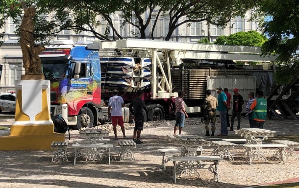 Prefeitura de Aracaju emite NOTA sobre danos ao pavimento da Praça Fausto Cardoso