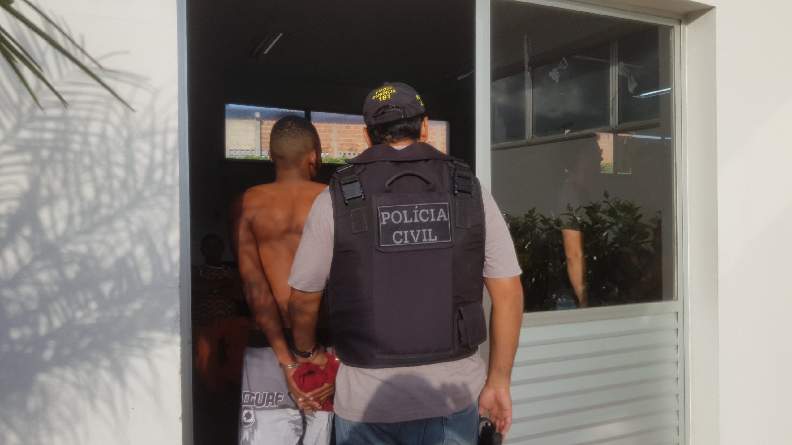 Polícia de Sergipe prende dupla que invadiu casa em Estância e que além de assaltarem realizaram estupro
