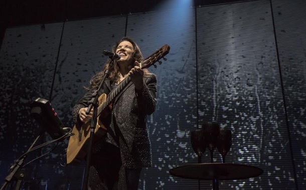 Cantora Ana Carolina faz show da turnê “Fogueira em alto mar” em Aracaju