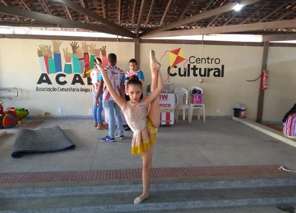 Aluna de ballet do São Carlos ganha bolsa para estudar numa famosa academia de Dança em Aracaju