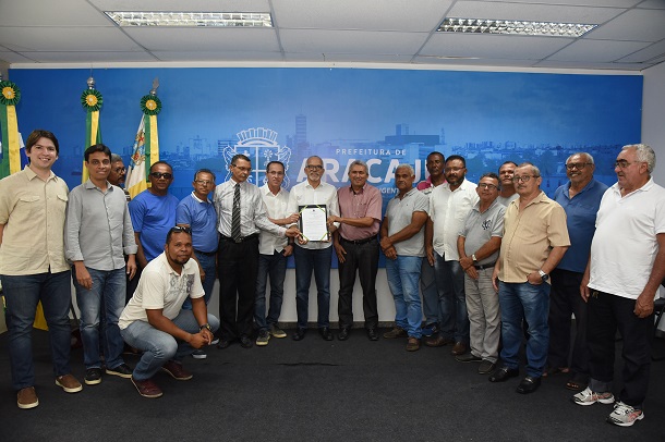 Sancionada lei que aumenta tempo de uso dos veículos pelos taxistas de Aracaju