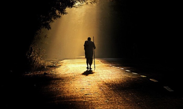 Para que possais andar dignamente diante do Senhor, agradando-lhe em tudo  Colossenses 1:10