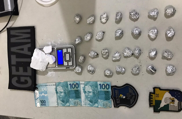 Homem é preso em flagrante por tráfico de drogas e com dinheiro falso no Bugio