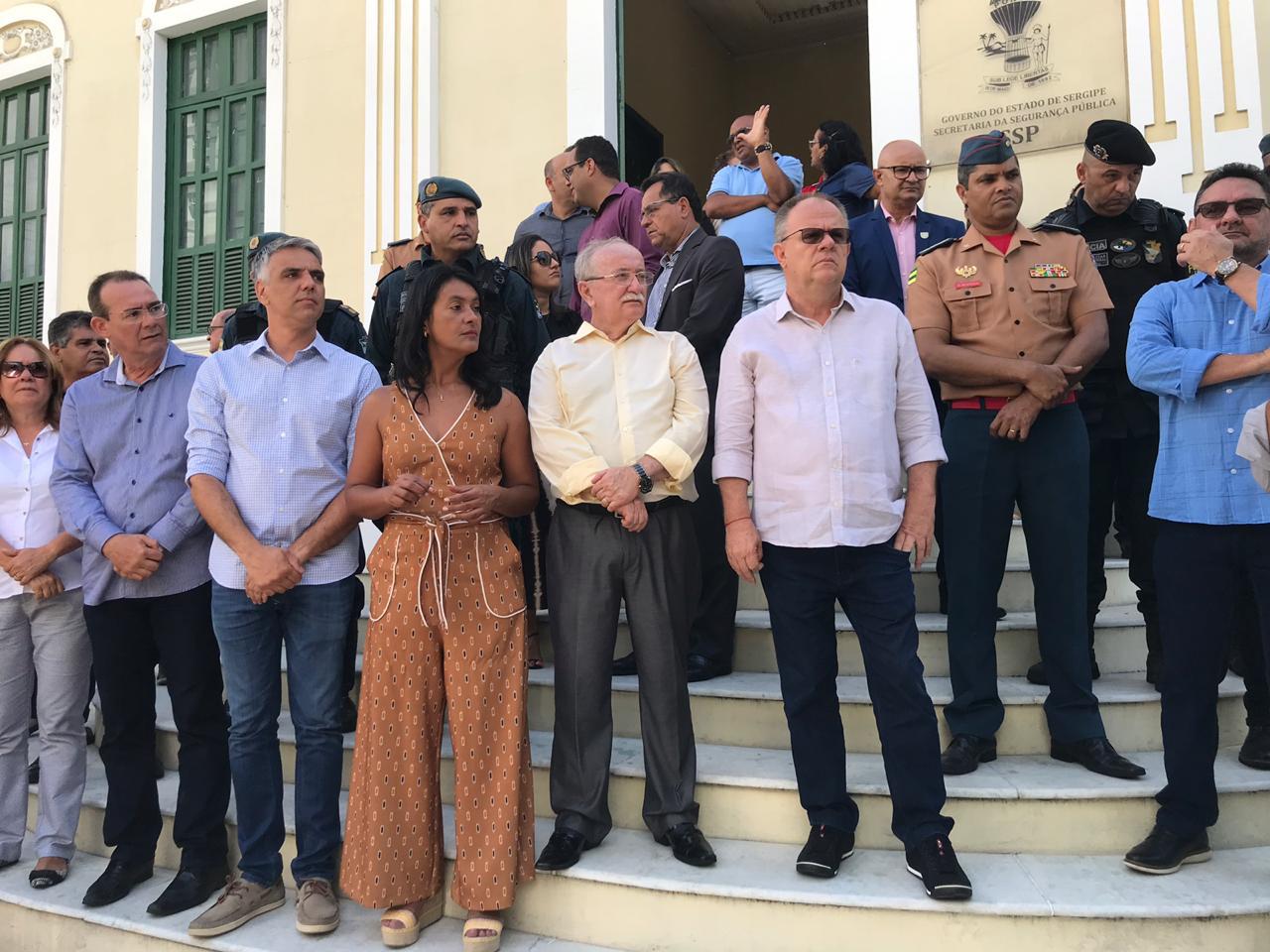 Governador entrega 49 novos veículos a SSP