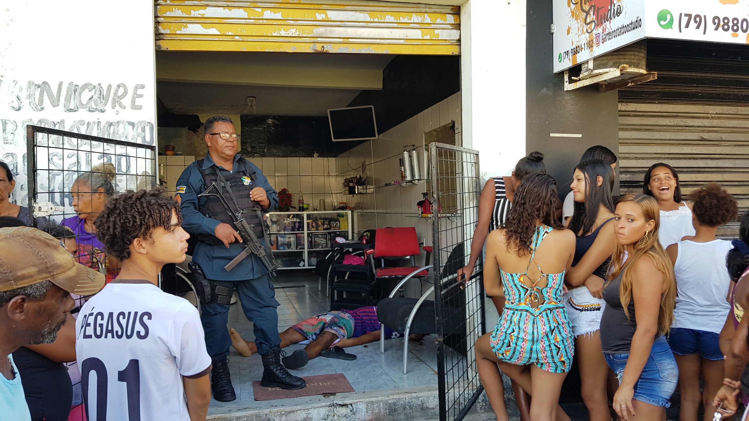 Homem é  assassinado dentro de centro de beleza no Conjunto João Alves