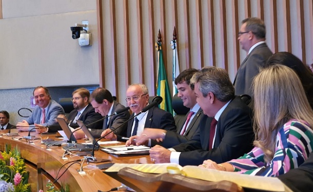 Deputados participam da posse da nova presidente da UNALE