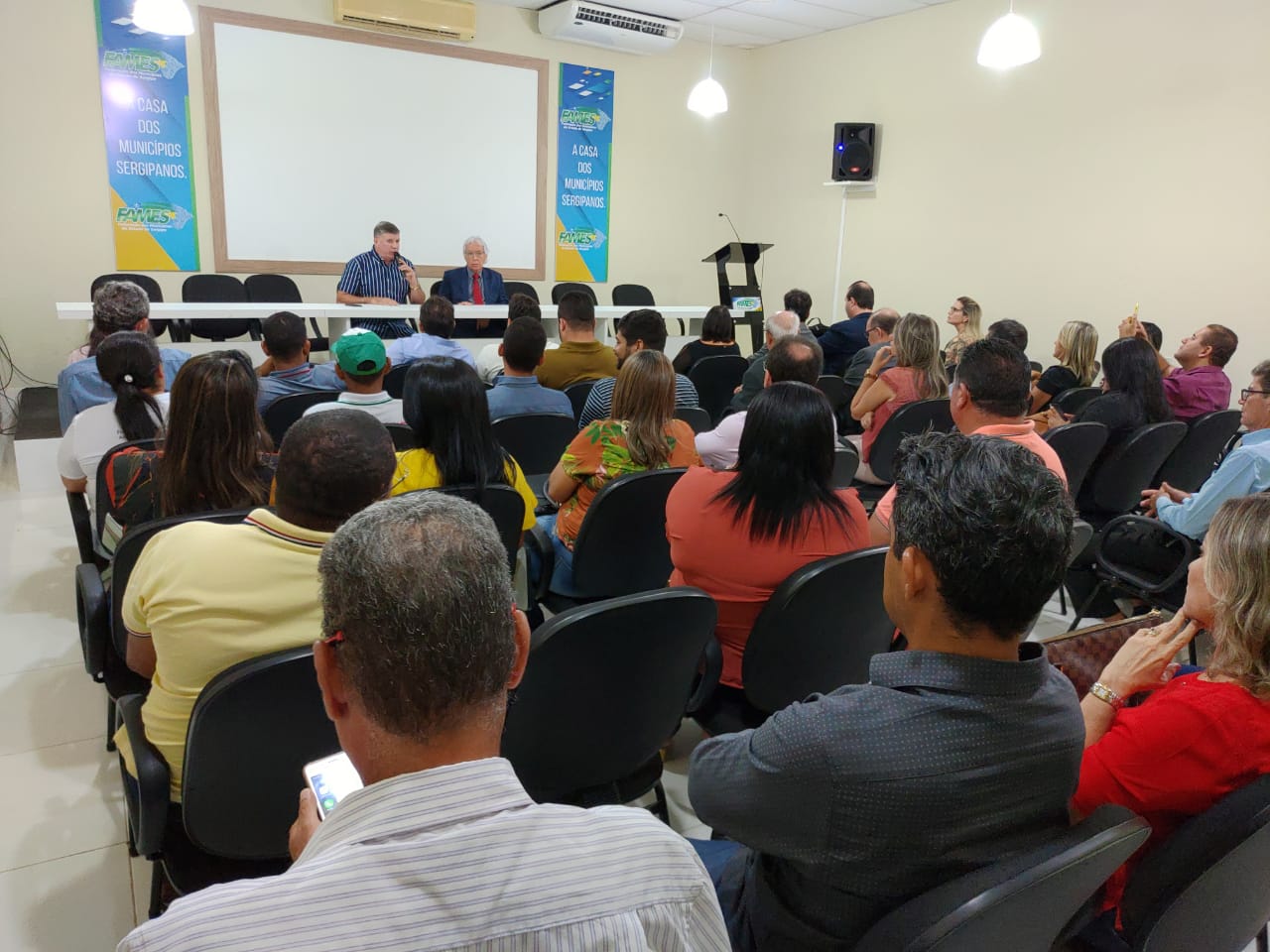 Presidente do Banese discute com prefeitos fechamento de agências