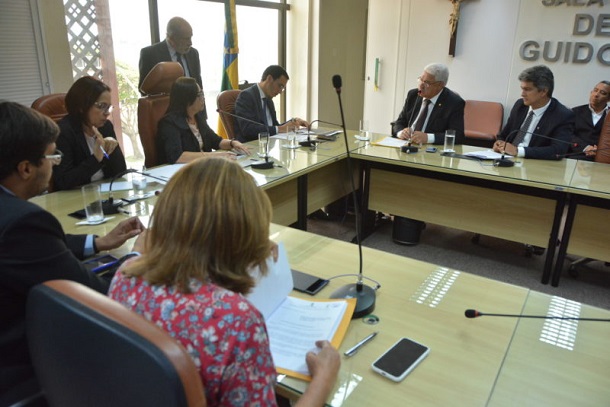 Comissão mantém veto do governador ao projeto dos psicólogos e de assistentes sociais nas escolas