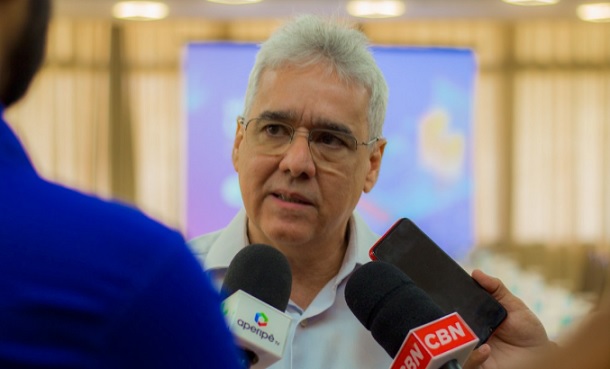 Presidente do Setransp Alberto Almeida recebe título de Cidadão Aracajuano na Alese nesta quinta-feira dia 12