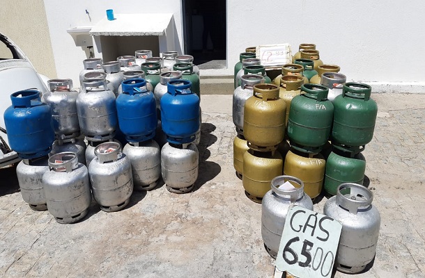 Três pessoas são presas em flagrante por venda clandestina de gás de cozinha