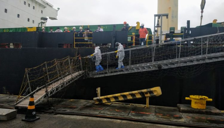 IML de Sergipe resgata corpo do tripulante da Filipinas que morreu dentro de navio