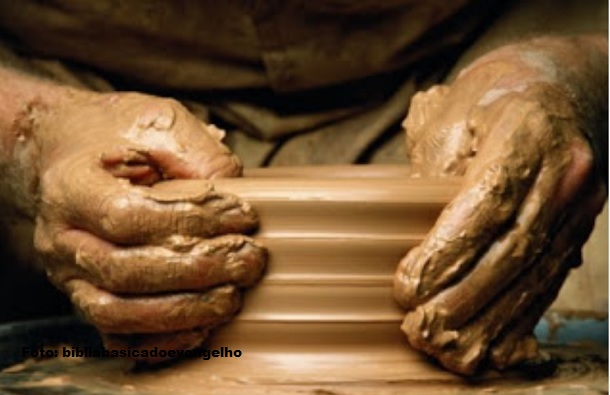 Vós tudo perverteis, como se o oleiro fosse igual ao barro…