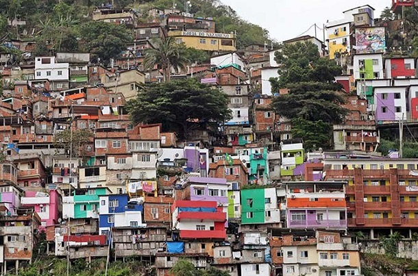 Projetos buscam garantir renda mínima à população em tempos de calamidades