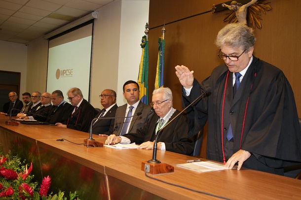 Luis Alberto Meneses é empossado procurador-geral de Contas do TCE