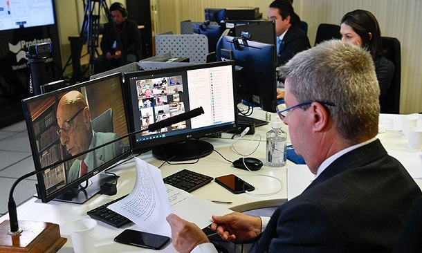 Senado autoriza governo a pagar salários para evitar demissões