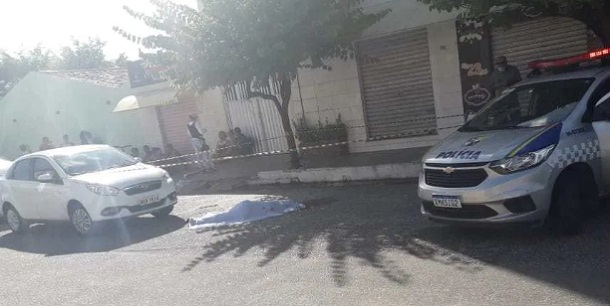 Jovem de 24 anos é executado a tiros no Conjunto Augusto Franco