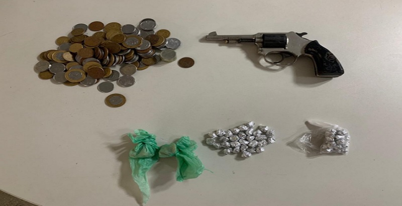 Quatro pessoas são presas e pedras de crack são apreendidas em operação na cidade de Itabaiana